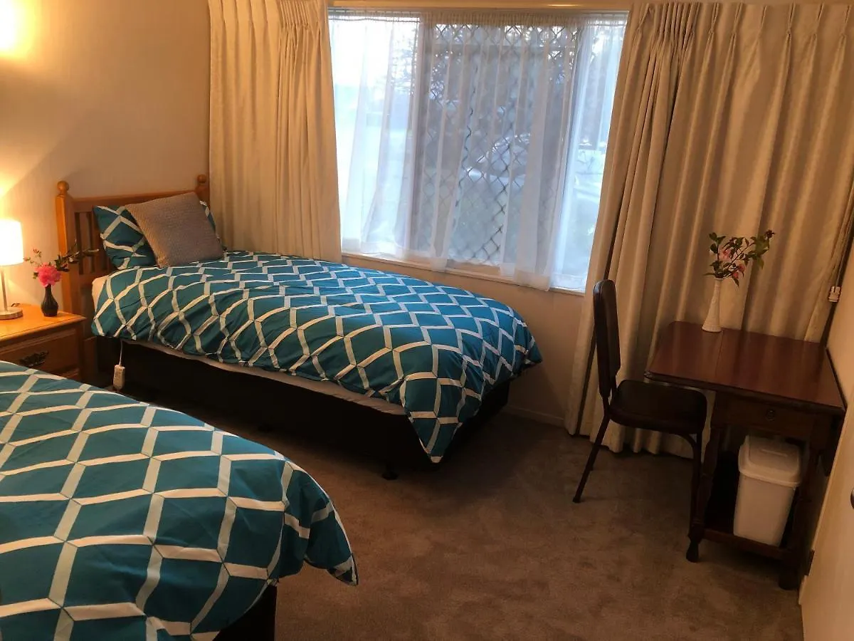 Ocean Downs Home Mount Maunganui Guest house
